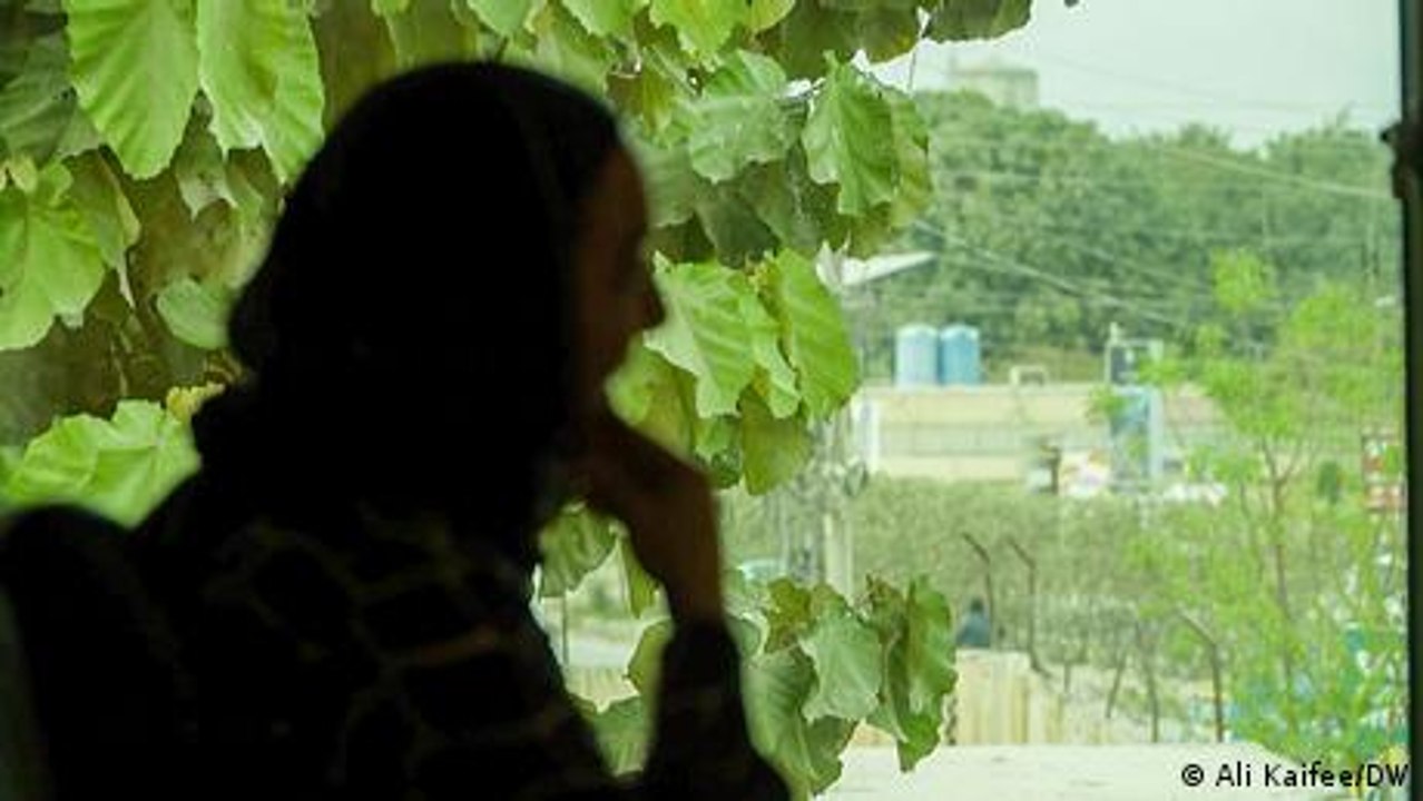 Taliban-Pakistan fighting fuels Afghan refugees' fears