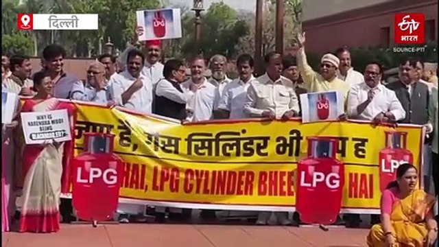 गैस संकट पर संसद से लेकर सड़क तक हंगामा, गैस सिलेंडर लेकर एजेंसियों पर लाइनों में लगे लोग