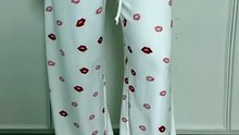 Descubre los Pantalones Anchos Estampado de Labios  - hipomarket.shop
