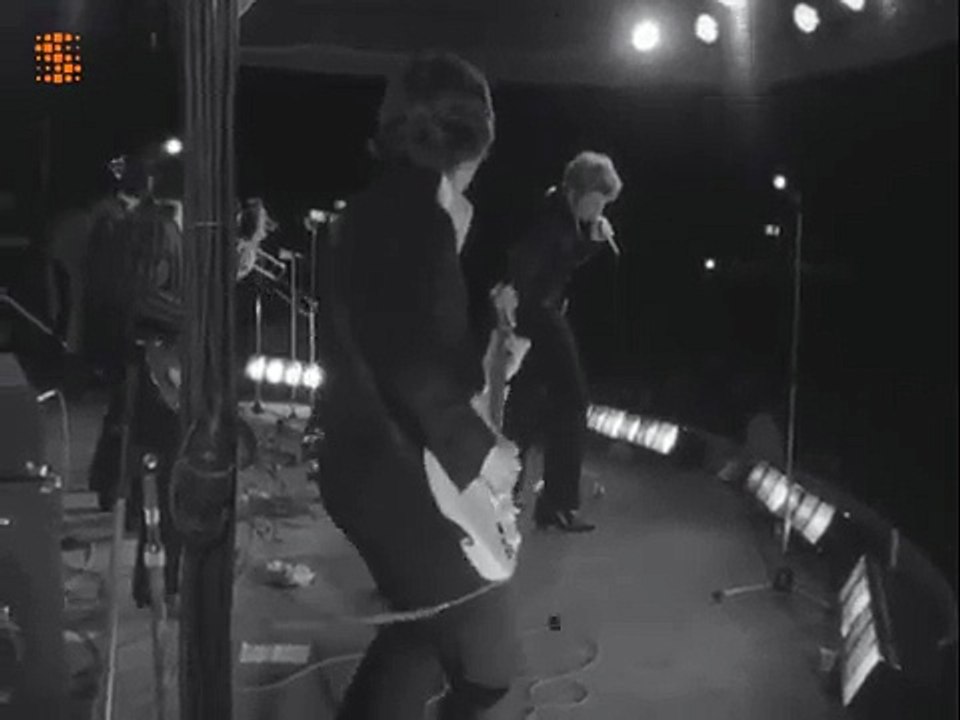 1967 – Johnny Hallyday – Noir c’est Noir (Reflet du Parapluie des Vedettes, RTB – Festival d’Huy, 09 Novembre)