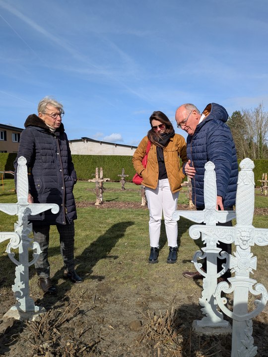 Nettoyage du carré militaire de Forges-les-Eaux