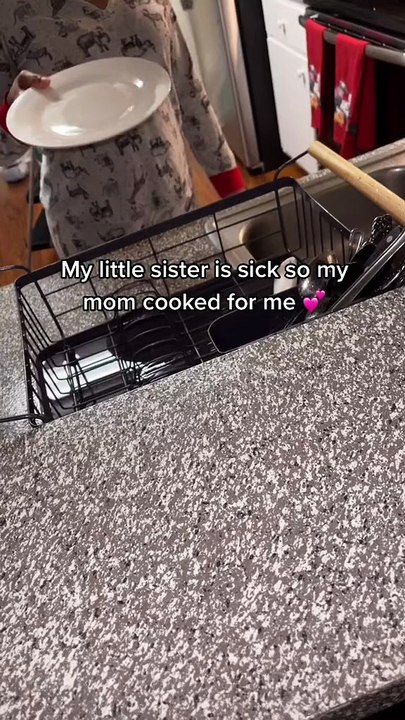 My mom is filling in for my little sister today!💕 #lambchops #mashedpotatoes #greenbeans #dinner #candicecooks #gourmet