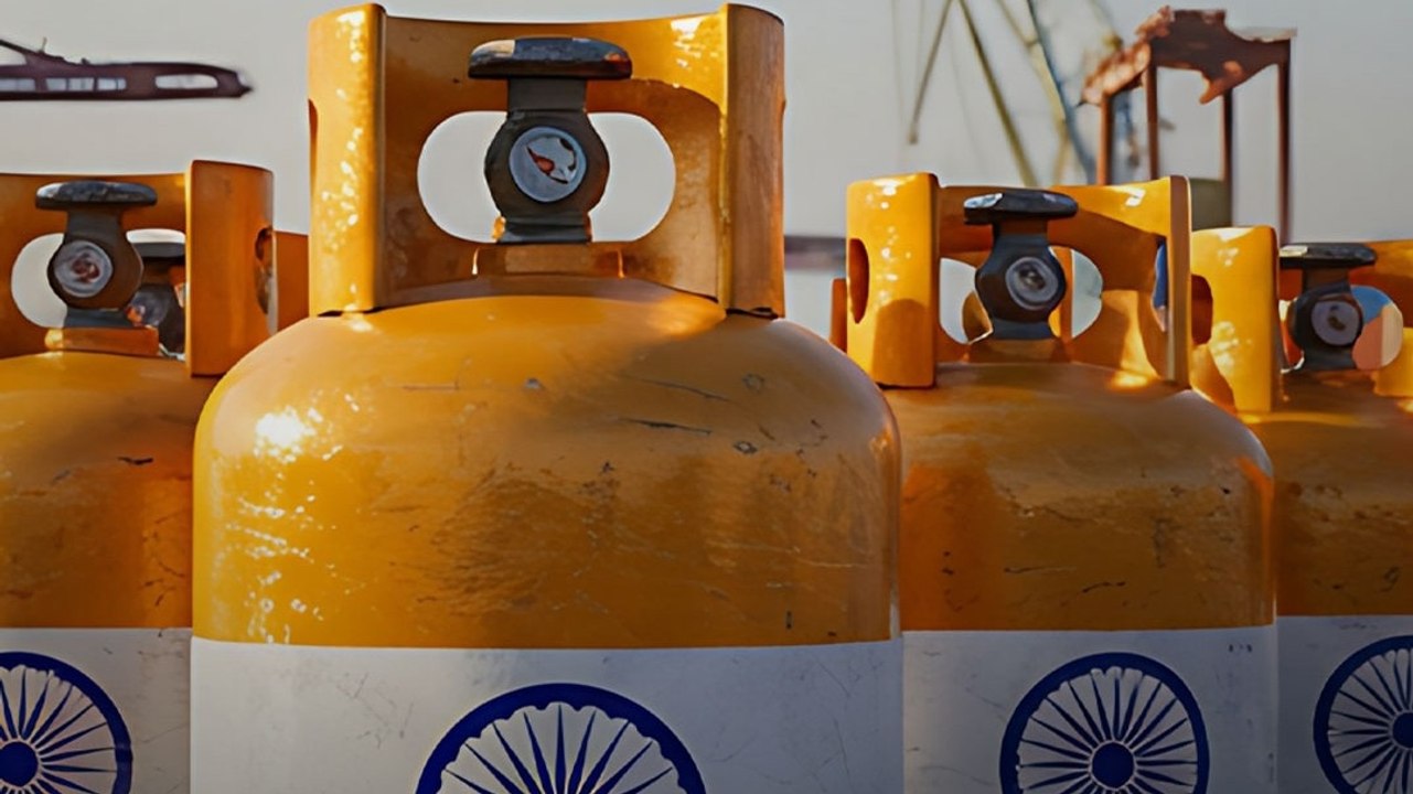 सिलेंडर भैया के इन दो आसान नुस्खों से बचाएं 25% एलपीजी, इंडियन ऑयल ने बताए किचन में गैस बचाने के स्मार्ट टिप्स
