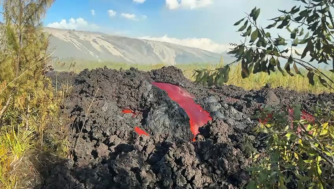 La Route des Laves coupée par la coulée