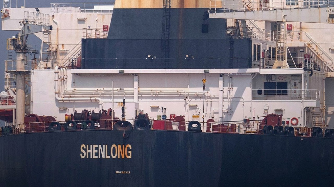 होर्मुज़ स्ट्रेट पर ईरान का कंट्रोल? जहाज़ों को नेवी से बात ज़रूरी