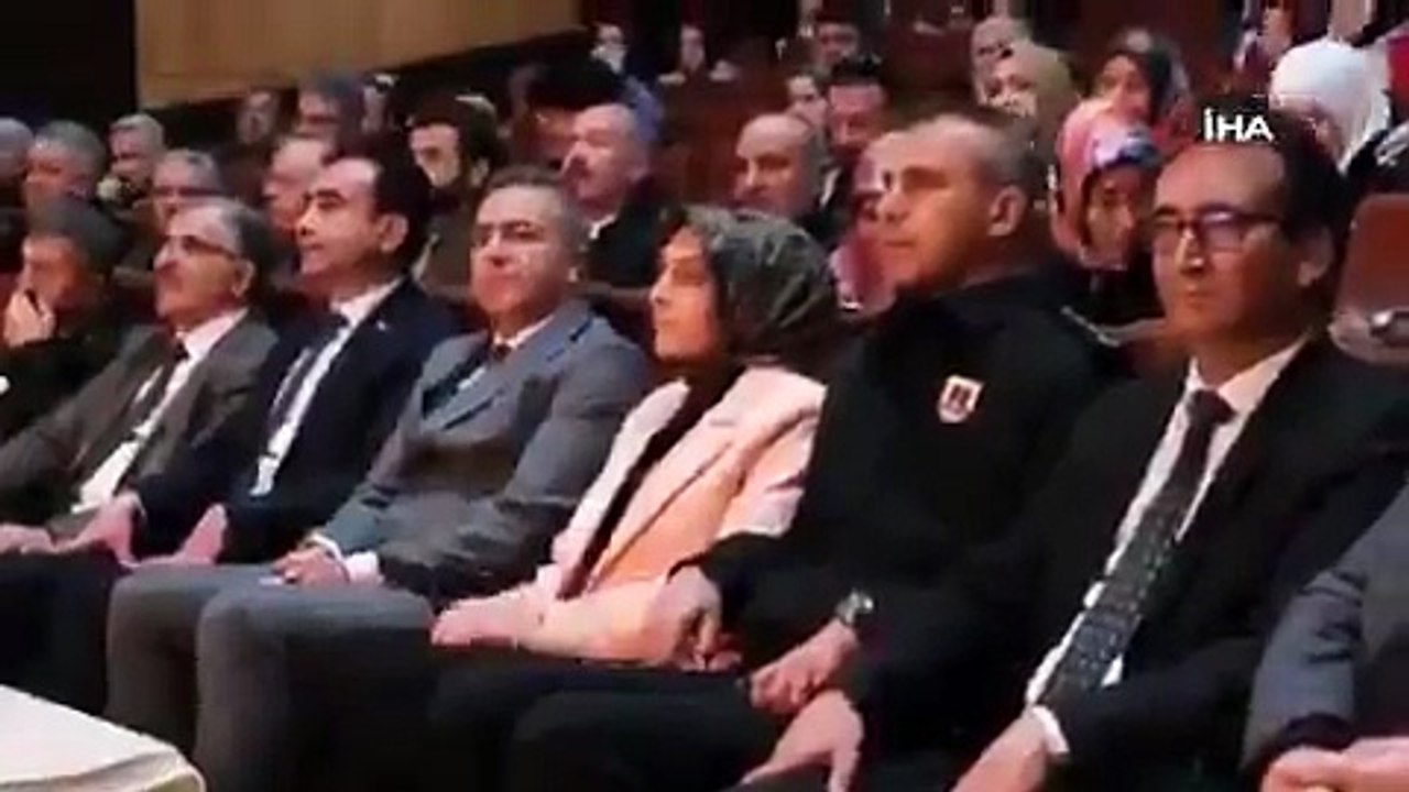 İmam Hatip Ortaokulu'nda İstiklal Marşı Arapça okundu!
