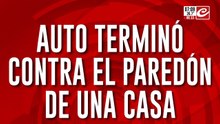 Auto terminó contra el paredón de una casa: conducía un docente borracho y drogado