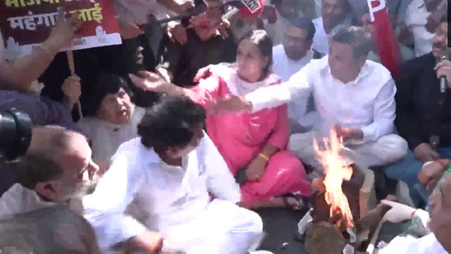 LPG Cylinder Buzz: Congress Protests in Delhi