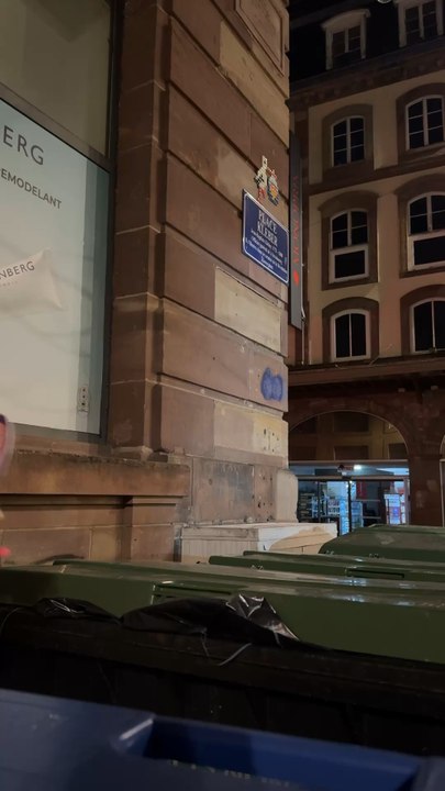 Collage street art place Kléber à Strasbourg