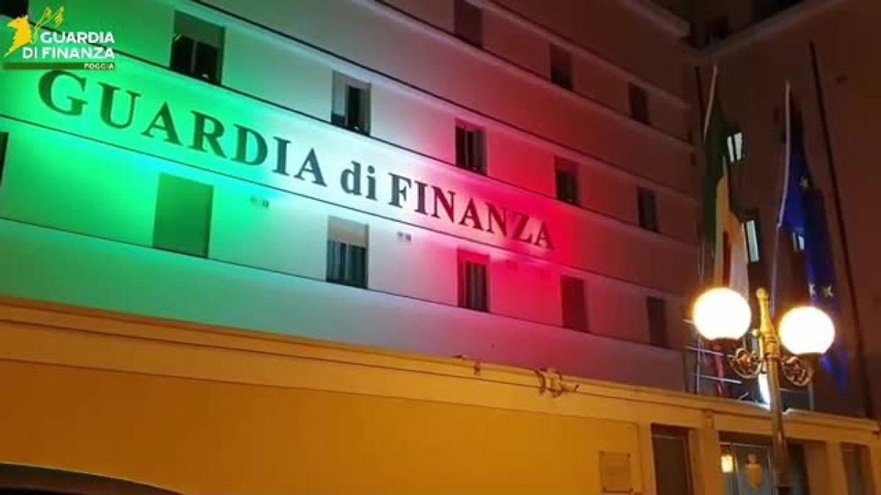 Appalti truccati, nei guai due imprenditori e un dirigente del Comune di Foggia: la finanza sequestra 700 mila euro in contanti