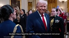 Donald Trump: "Ich wusste nicht, vor wem ich spreche!" Trump irritiert mit Gaga-Auftritt