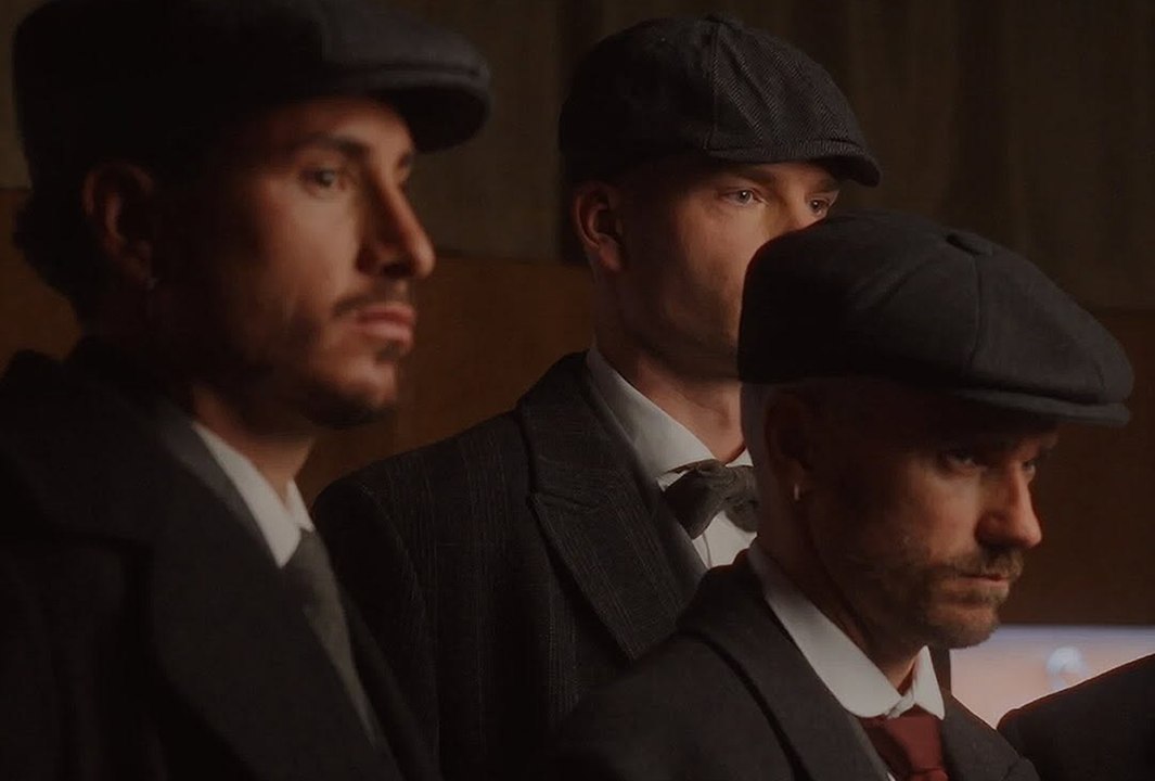 L'Atletico Madrid in stile Peaky Blinders con la super l'iniziativa per i tifosi