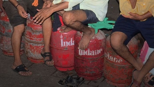 LPG सिलेंडर की कालाबाजारी पर केंद्र सरकार सख्त, राज्यों को दिए ये निर्देश