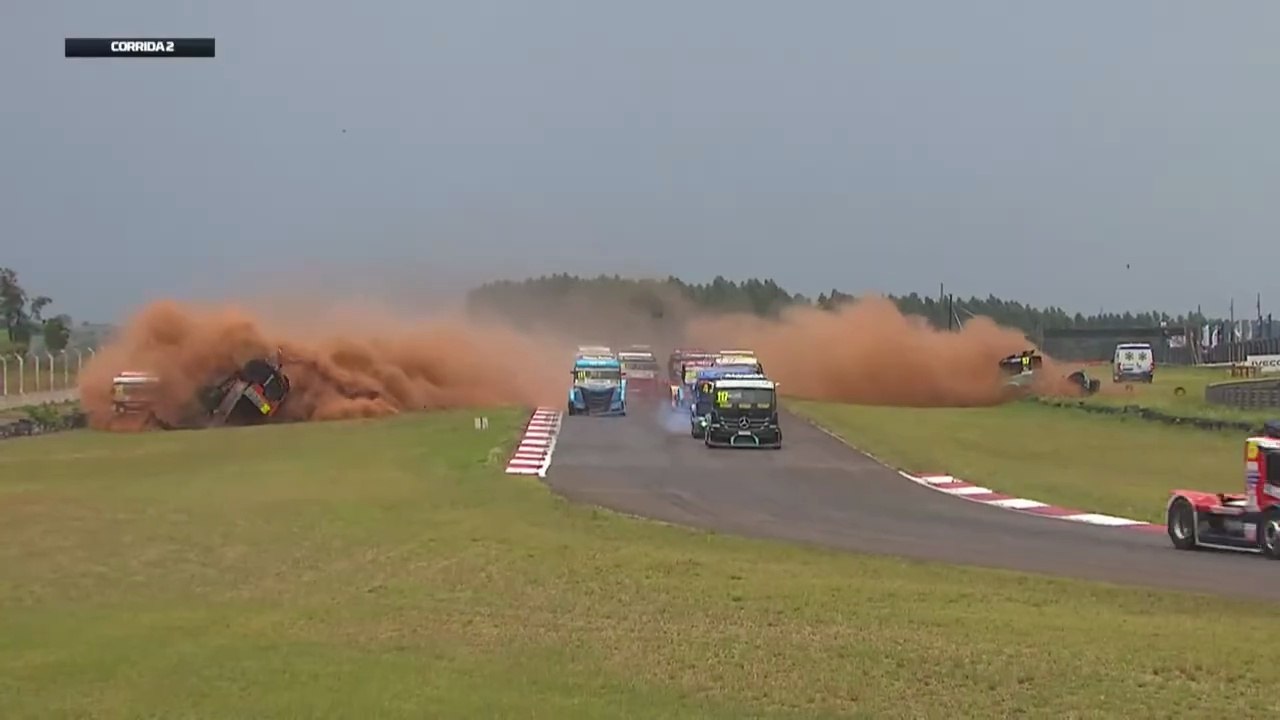 Copa Truck 2026 Campo Grande Race 2 Start Pile Up Salustiano Flips