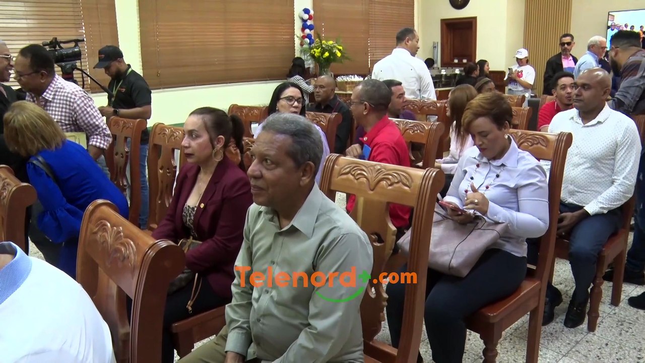 Coalición Rosa Francia recibe respaldo de grupos académicos en la UASD recinto SFM
