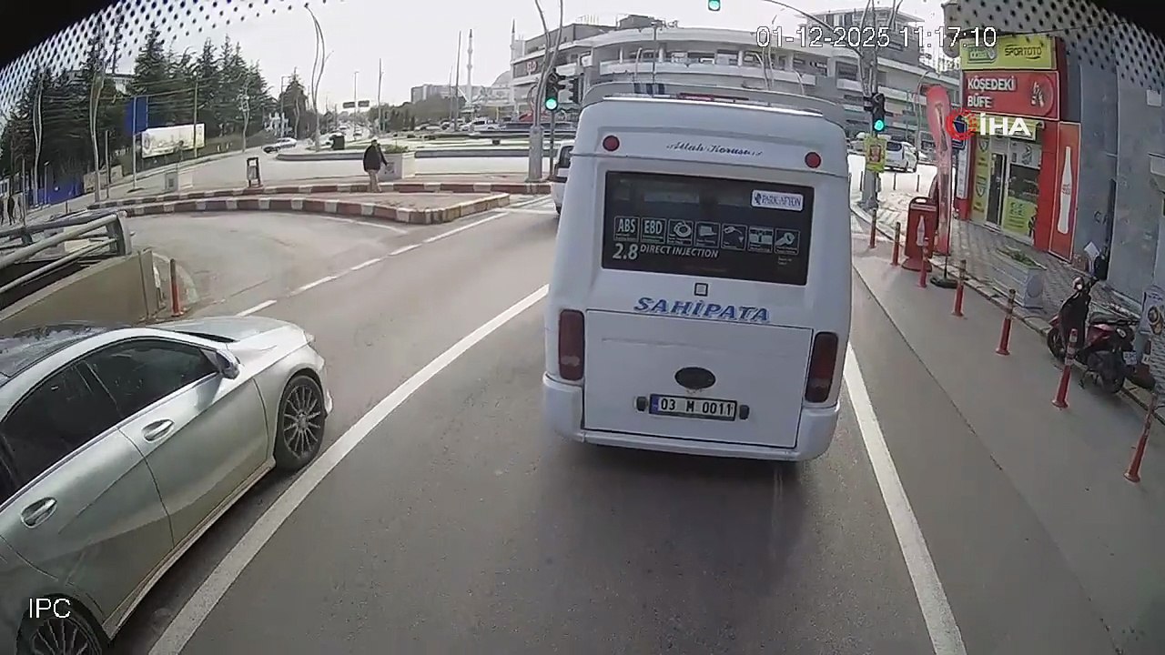 Otobüsün çarptığı genç kadının öldüğü kaza güvenlik kamerasında