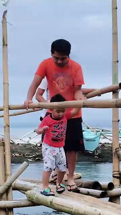 Nanglaag sila sa baybay