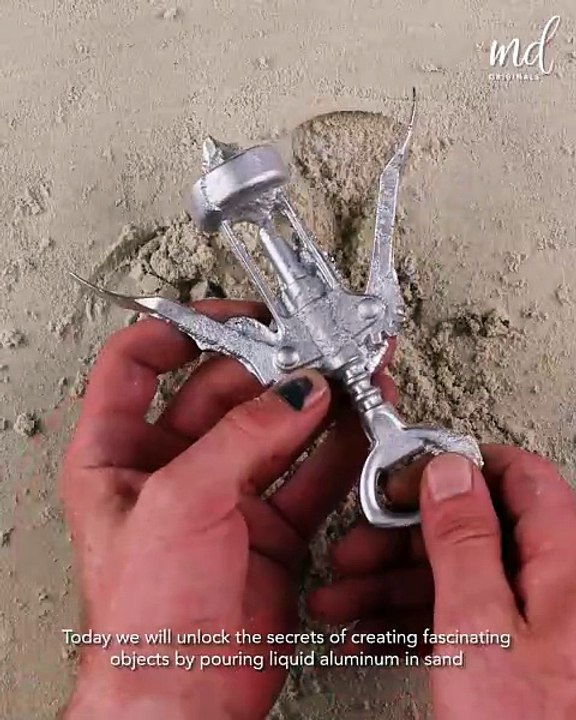 Crafting some incredible objects using liquid aluminum!