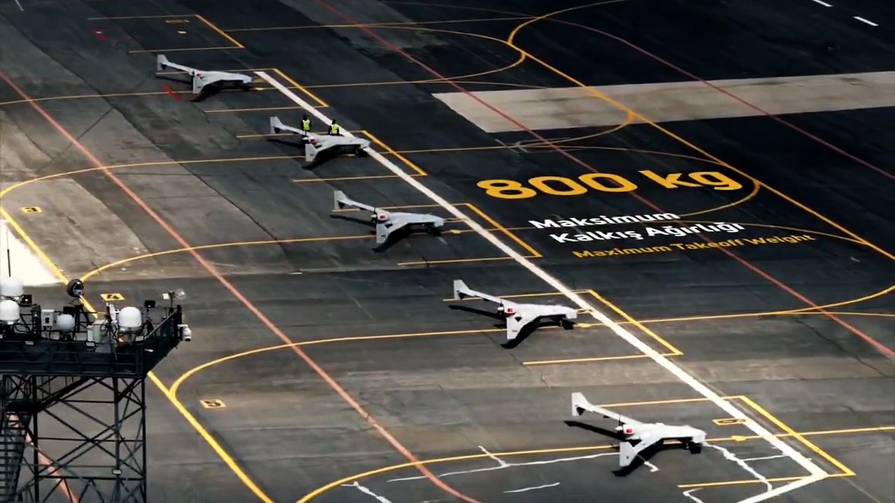 Baykar’dan gövde gösterisi: Dev Kamikaze İHA K2 sahnede!