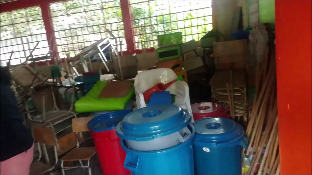 Más niños, más pupitres para la escuela.