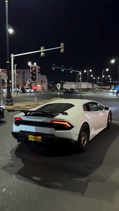 Spaceship! 🚀🇴🇲#supercar #lamborghini #huracan #oman #carspot968