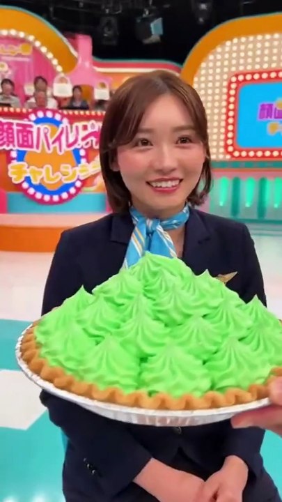 美女が顔面パイ 11 #パイ投げ #ai #アイドル #JK #美女 #客室乗務員 #スチュワーデス Loser gets pie in the face!