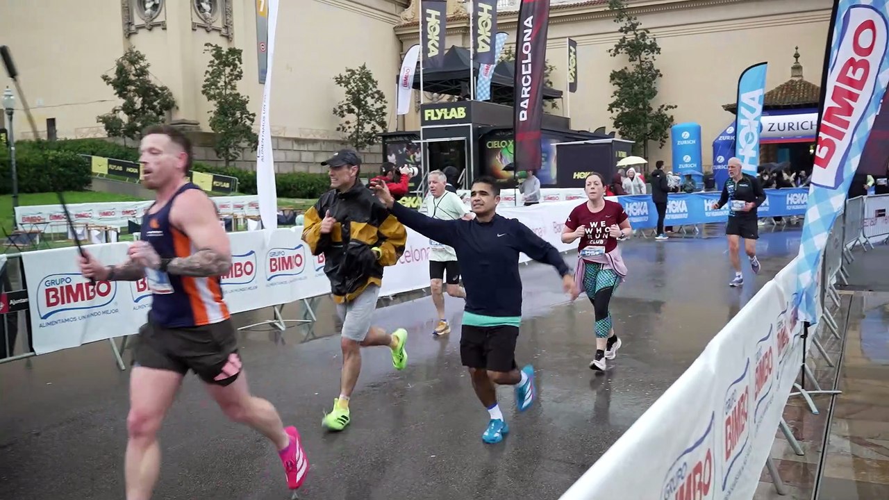 Más de 2.000 corredores participan en una carrera en Montjuïc para promover hábitos saludables