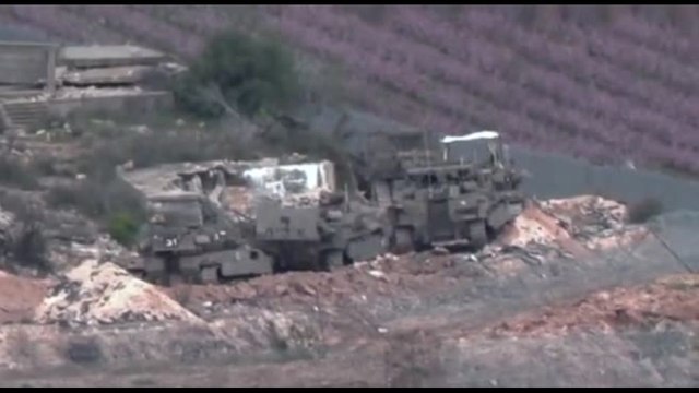 Libano, i carri armati israeliani superano il confine