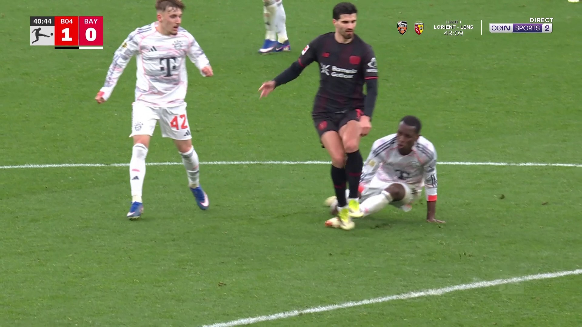 Bundesliga : Le Bayern mené et réduit à 10 après un tacle horrible de Jackson !