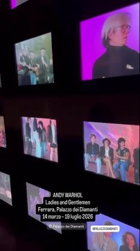 Vittorio Sgarbi alla mostra di Andy Warhol a Ferrara