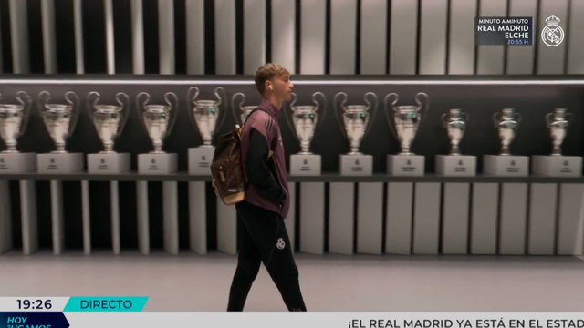 El saludo de Florentino con todos los jugadores del Madrid antes de medirse al Elche: muy atentos a Vinicius, Arbeloa y Pintus
