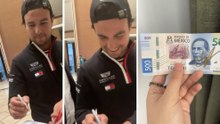 Checo Pérez vive insólito momento y firma billete mexicano de un fan en el GP de China