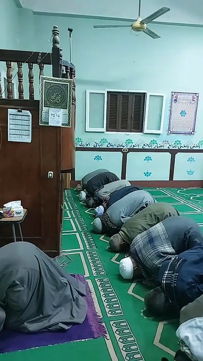 أجواء إيمانية مميزة.. صلاة التراويح بمسجد محمد...