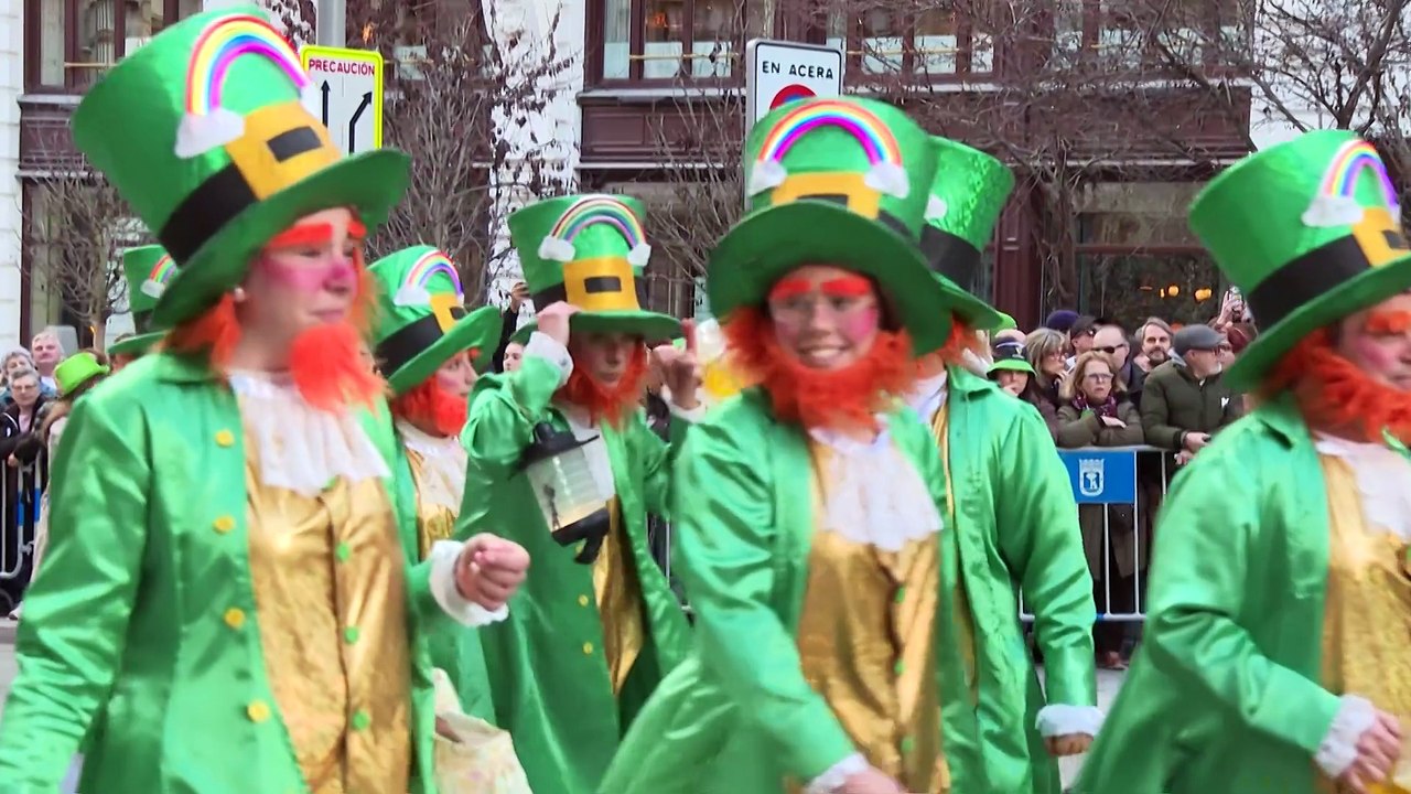 El desfile de San Patricio tiñe Madrid de verde