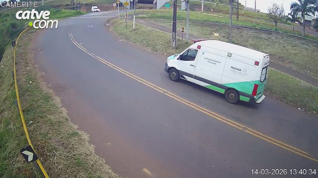 Ambulância é atingida por trem e quatro pessoas ficam feridas em Jandaia do Sul