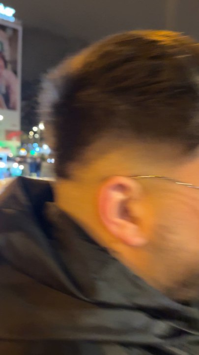 Pitarch se hizo fotos con los fans a la salida del Bernabéu