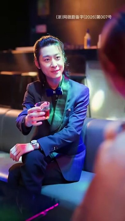 In the end, she used her own strength to protect the intangible cultural heritage, but on the first day of returning to China, she was ridiculed and slandered by her cousin Bai Lian, who wanted no man, who would have thought that the next second the hands