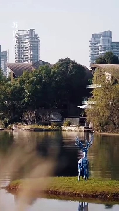 The day she was dumped by her fiancé in public, she cried so much that it was her uncle Jiang Yuli, who had always been indifferent and taciturn, leaned over to wipe away her tears and take her home