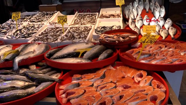 Bayram öncesi balık tezgahlarında çeşit bolluğu