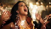 Katy Perry yeni şarkısının klibi için kendini ateşe verdi!