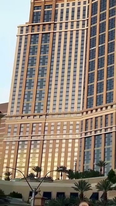 Trapped by Passion and Secrets, She Fights to Keep Her Identity Hidden From the CEO!