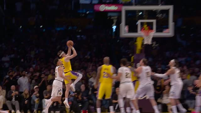 Reaves forces OT after intentionally missing free throw!