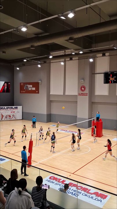İlk Set - Beşiktaş v Fenerbahçe - Küçük Kızlar Süper Ligi Final Grubu 6. Hafta