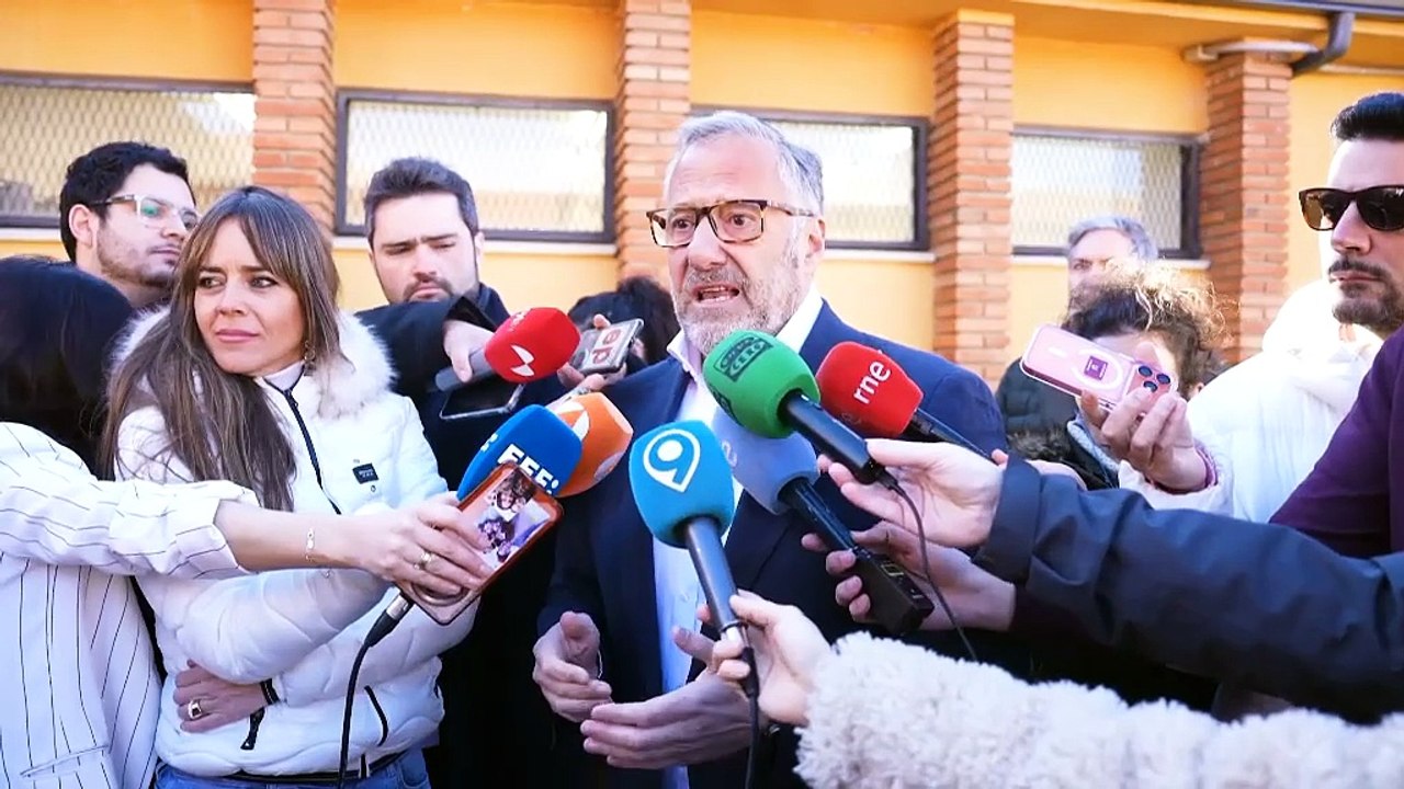 Carlos Pollán apela a la "ilusión" tras votar en León: "Hoy Castilla y León elige su futuro"