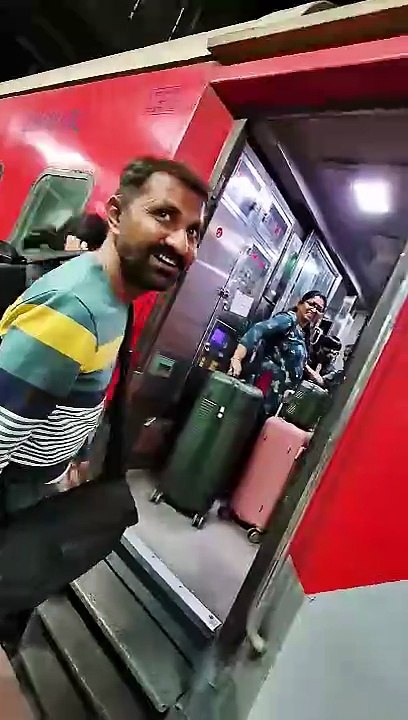 Inside 12268 Hapa to Mumbai Central Duronto Express | Walking Tour