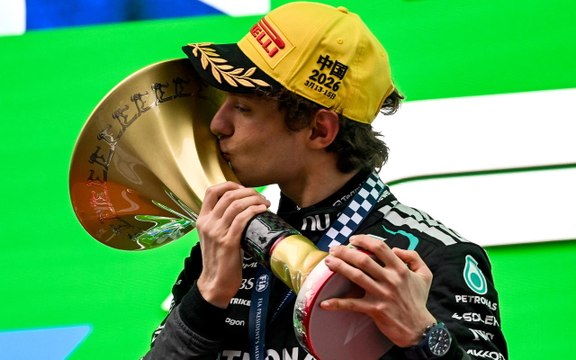 F1, GP Cina: il giovanissimo Kimi Antonelli firma pole e vittoria!