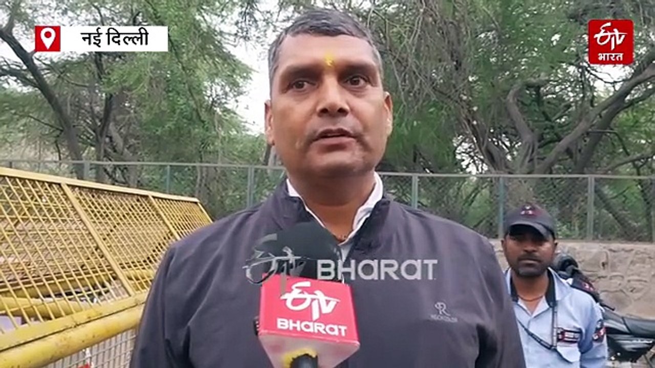 दिल्ली में शूंटिग रेंज रोड आज से बंद, सूचना से अंजान लोगों को सुझाया जा रहा वैकल्पिक मार्ग