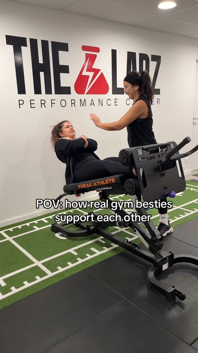 How real gym besties support each other