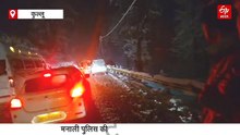 भारी बर्फबारी से अटल टनल में फंसे एक हजार से अधिक वाहन, रेस्क्यू में जुटी मनाली पुलिस की टीम