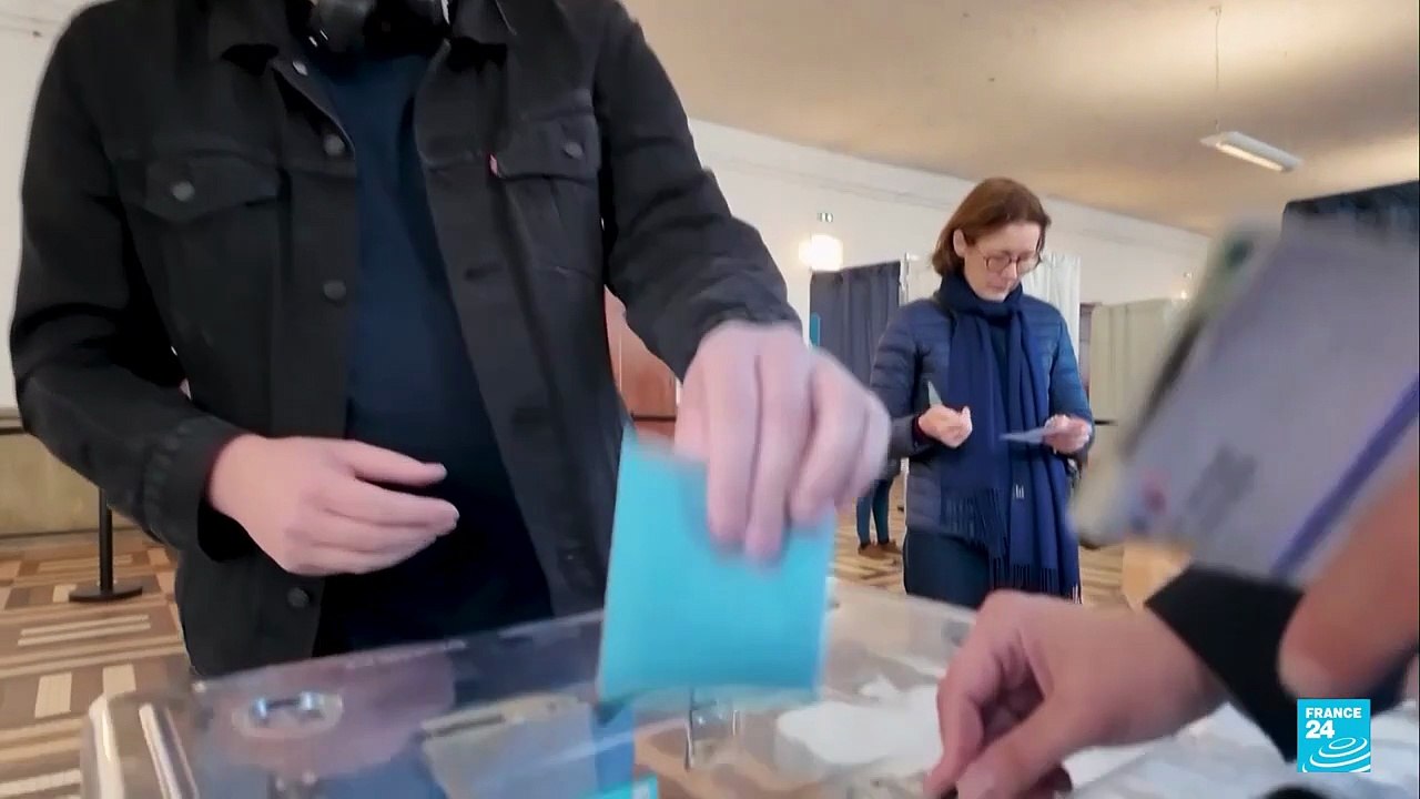 Francia vota a sus alcaldes en unas municipales con mirada en 2027